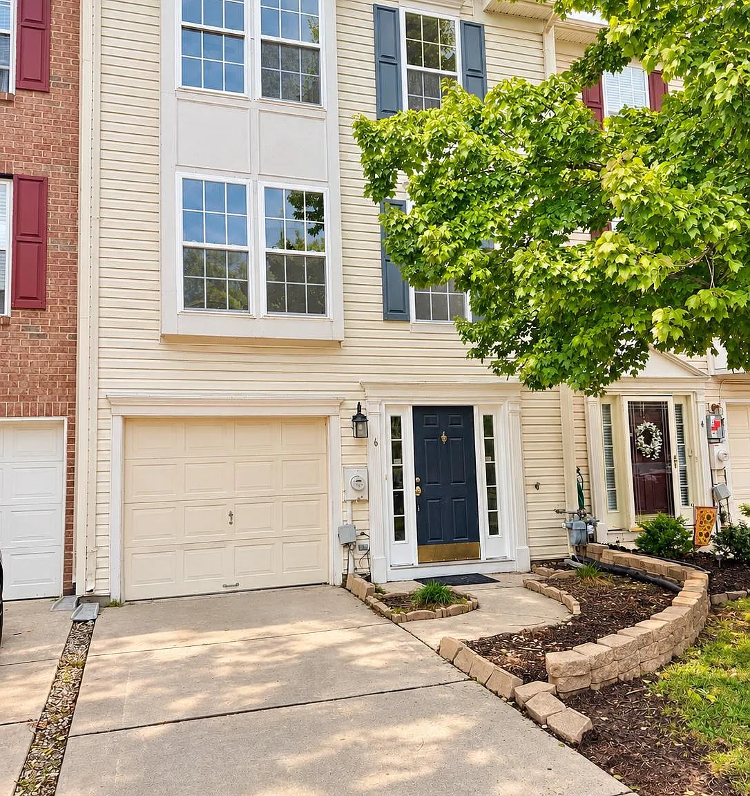 3 bed, 2.5 bath, 2100 sqft, $2,950 — Photo 1