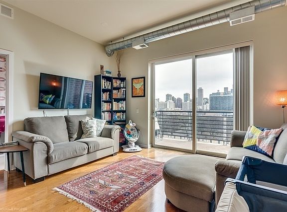4th image of 873 N Larrabee St #2
