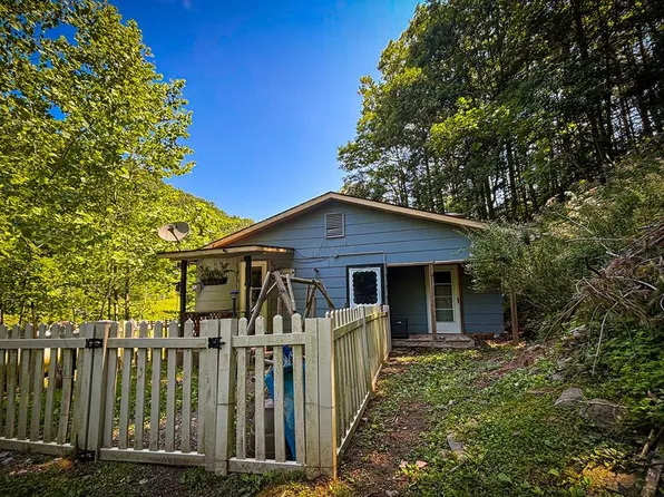 12960 S State Route 20, Hinton, WV 25951
