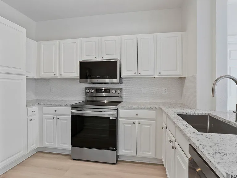 5165 Etta St #8-E — Photo 1