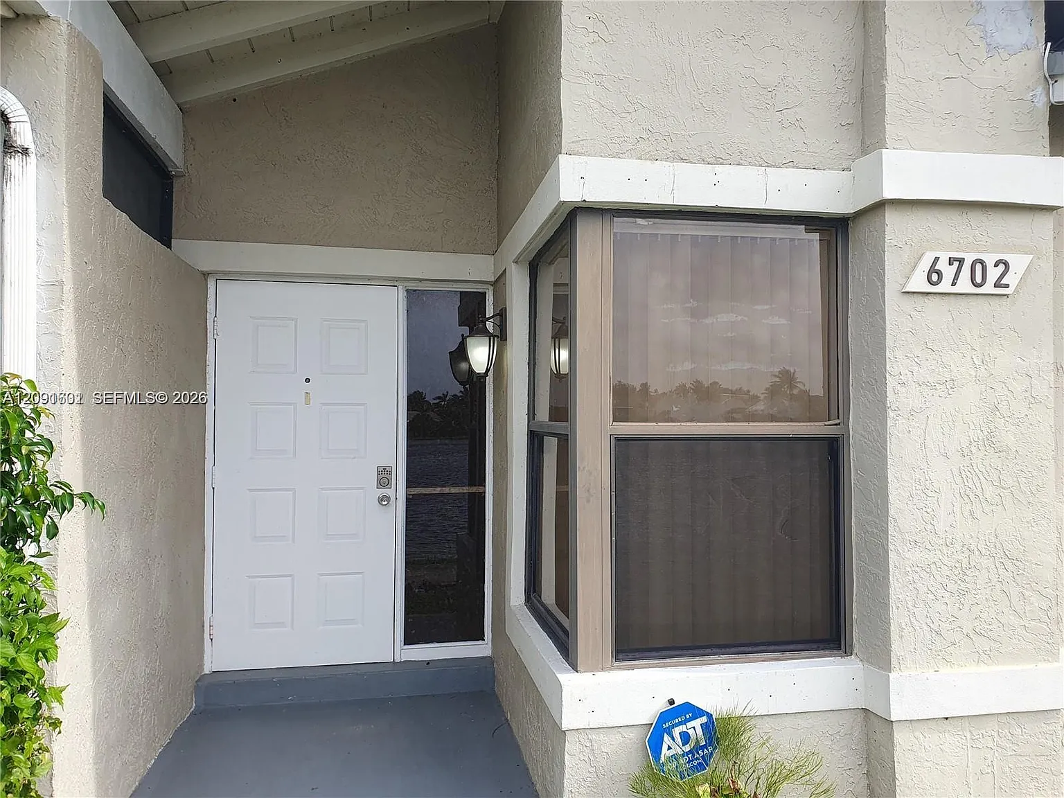 Westwind Lakes Garden Hom — Photo 1