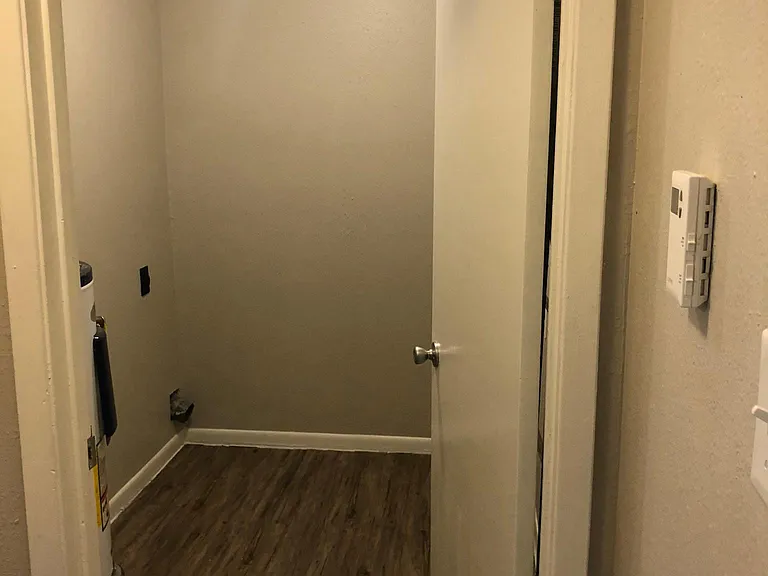 212 Versailles St — Photo 22