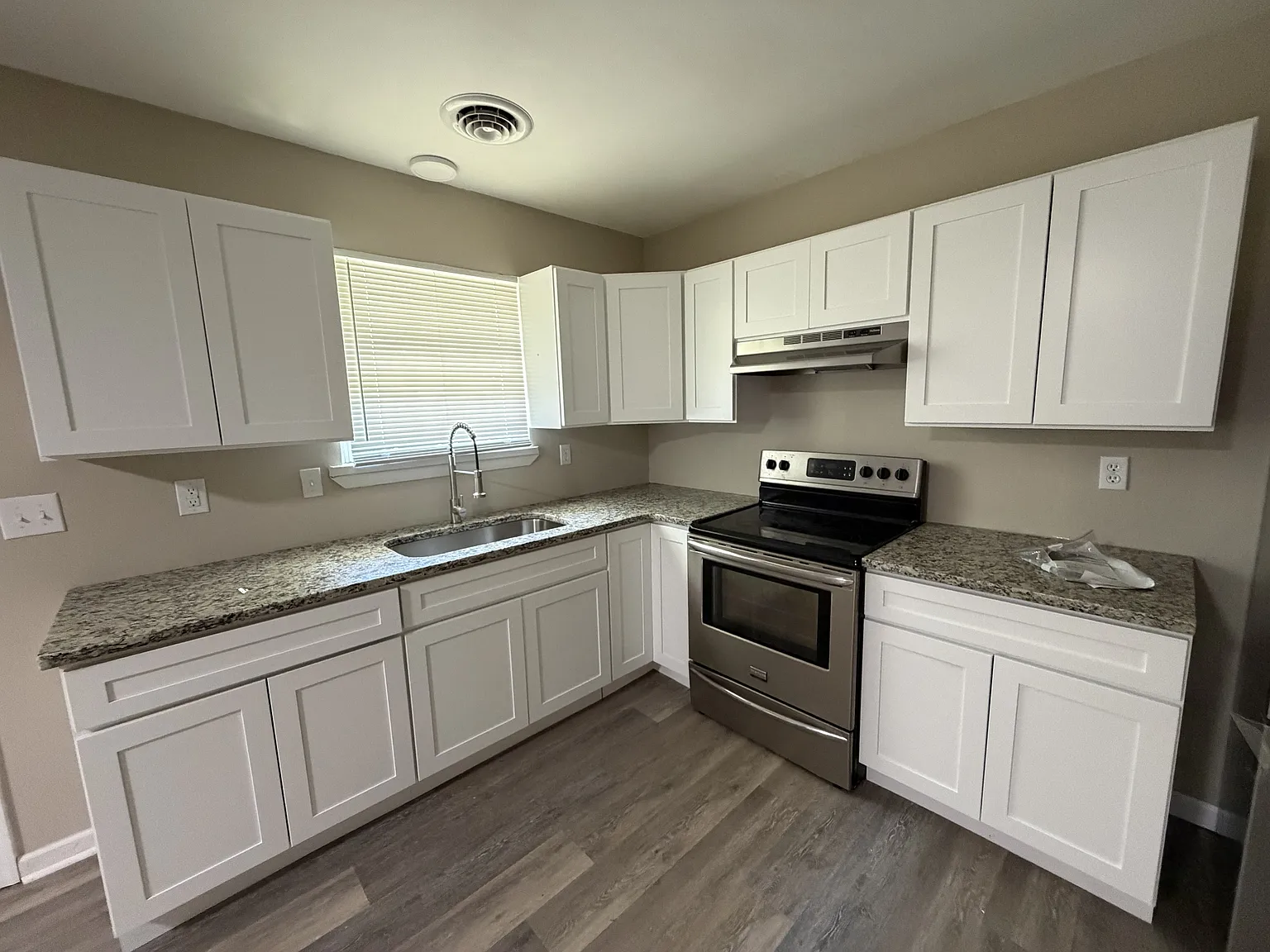 304 Elizabeth Street - 1 — Photo 4