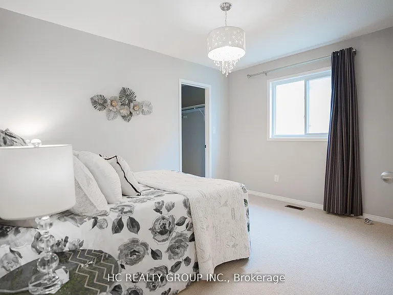 215 Armstrong Cres — Photo 19