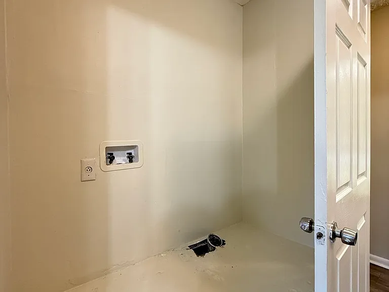 7016 Adel Ln — Photo 14