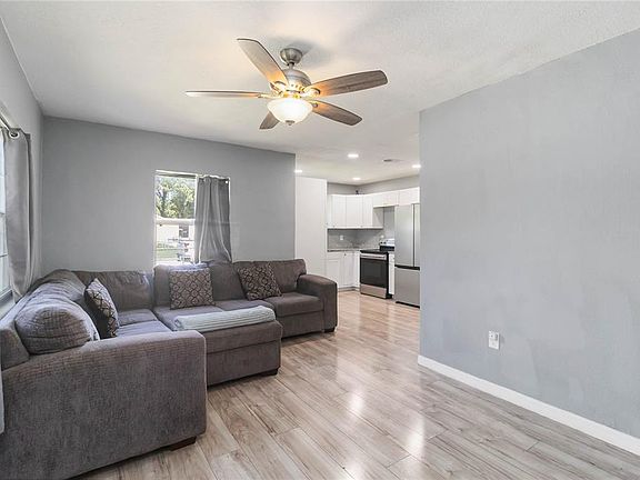 5th image of 809 COLUMBIA STREET