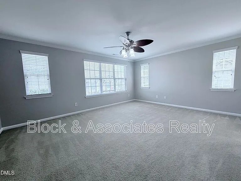 9812 Grettle Ct — Photo 8
