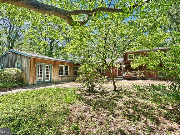 3rd image of 34 Oakwood Dr