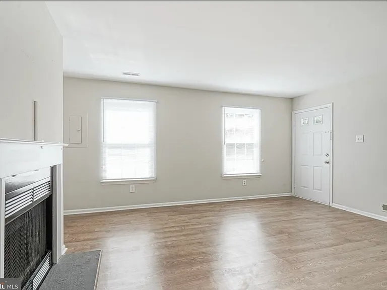 1508 Huntingdon Mews — Photo 3