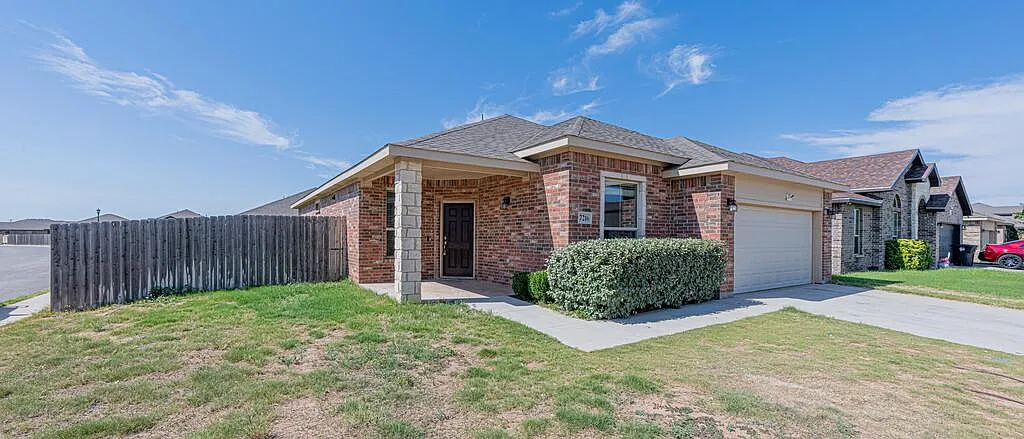 4 bed, 2.0 bath, 1838 sqft, $2,700 — Photo 1