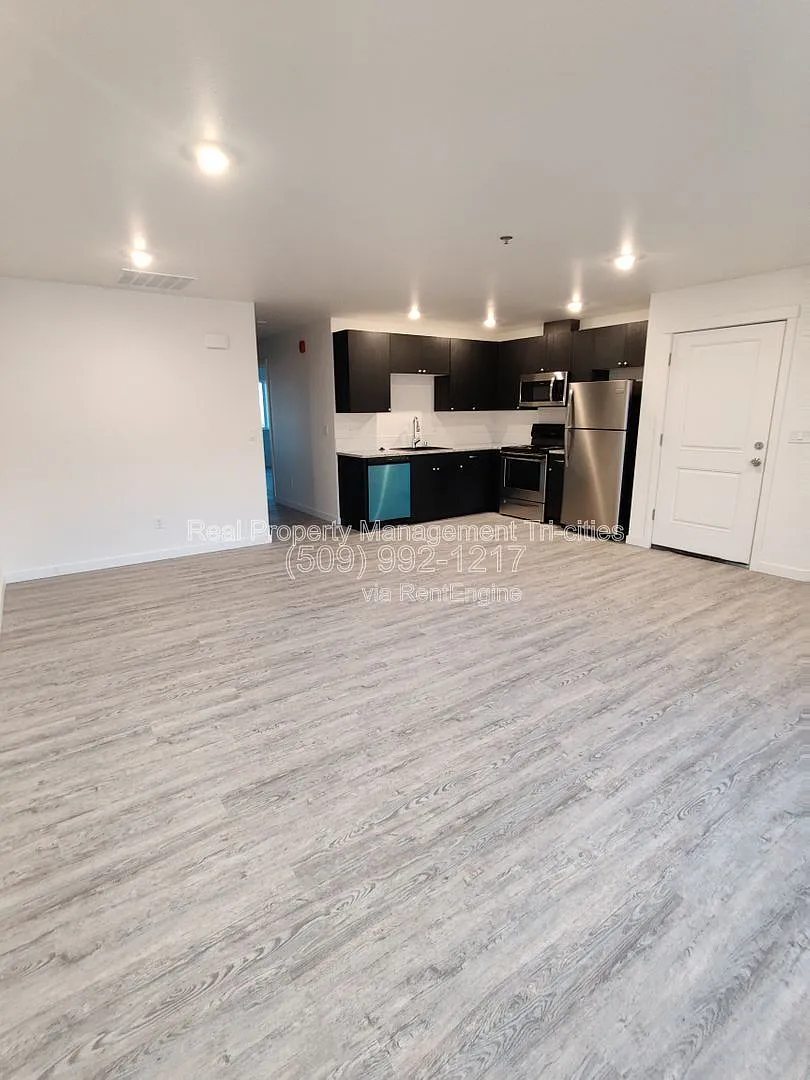 2 bed, 2.0 bath, 980 sqft, $1,495 — Photo 2