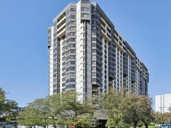 1265 15th St APT 17A, Fort Lee, NJ 07024