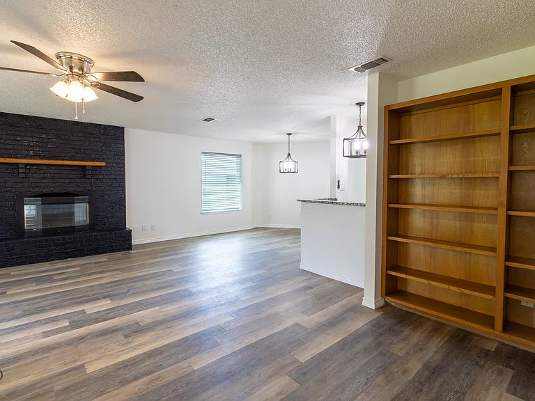 1214 Sycamore Dr — Photo 5