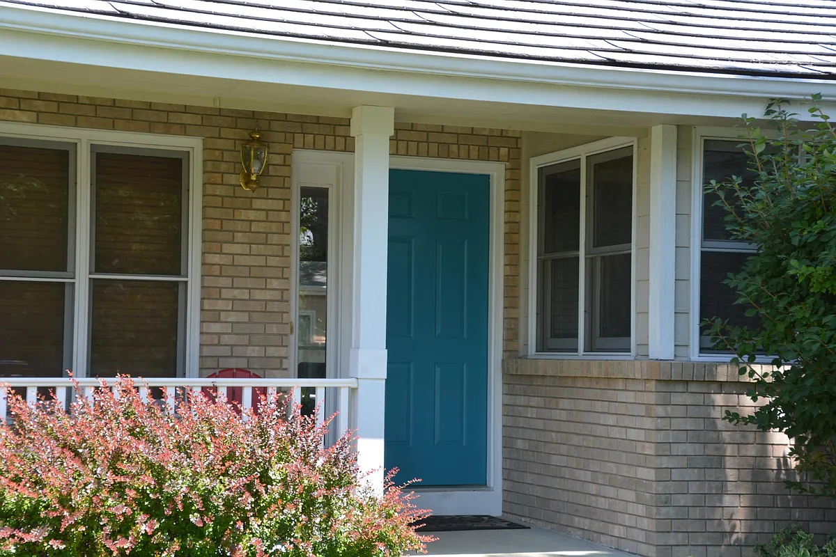 Front porch, quiet street - 2718 Whitworth Dr