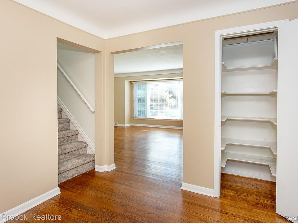 10444 Vernon Ave, photo 25
