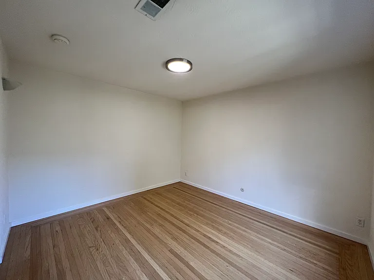 2541-2569 Le Conte Ave — Photo 18