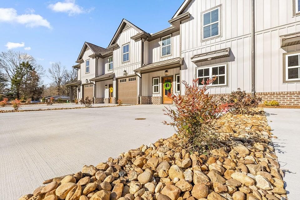 1st image of 9089 Dallas Hollow Rd