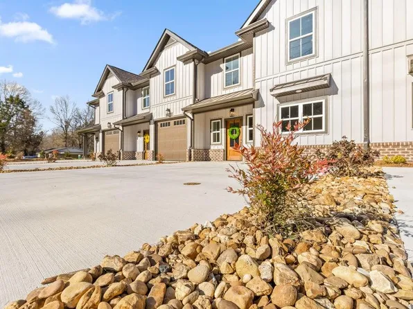 9081 Dallas Hollow Rd, Soddy Daisy, TN 37379