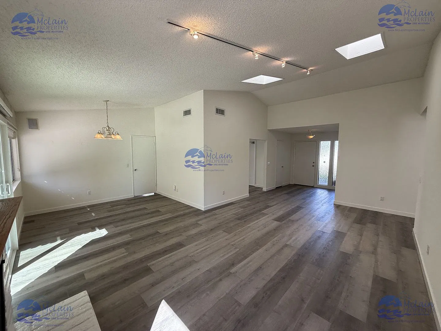 3 Bed/2 Bath with Large Backyard! — Photo 4