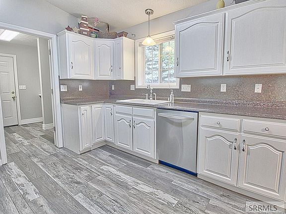 5th image of 3435 E Circle South Dr