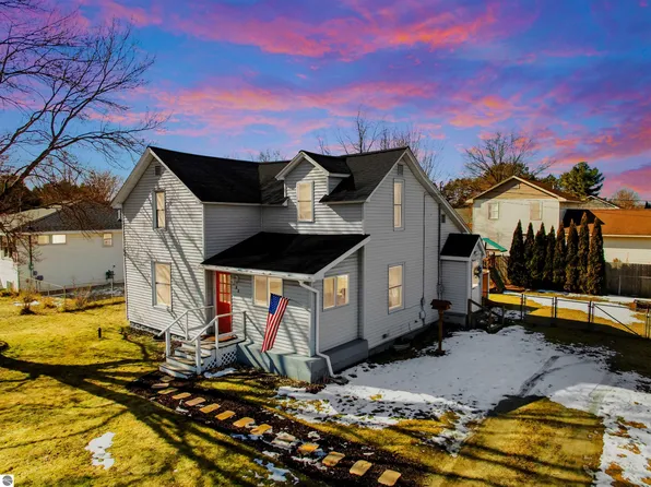 723 Leeson Ave, Cadillac, MI 49601