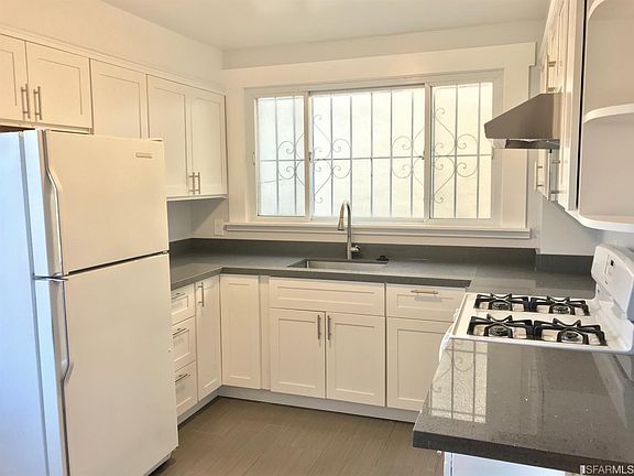 4th image of 16 Sheffield Dr