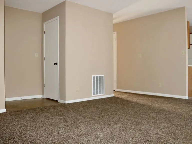 Christopher's Crossing Apartments — Photo 3