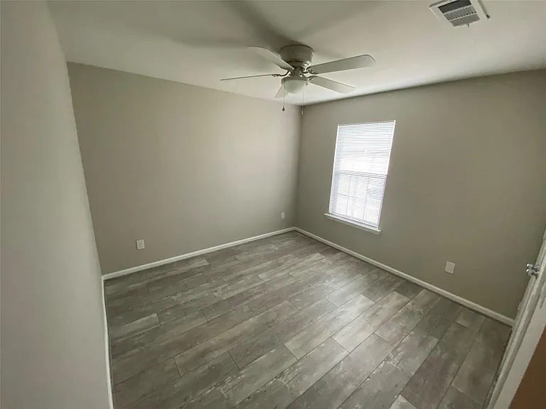 2211 W Illinois Ave — Photo 4