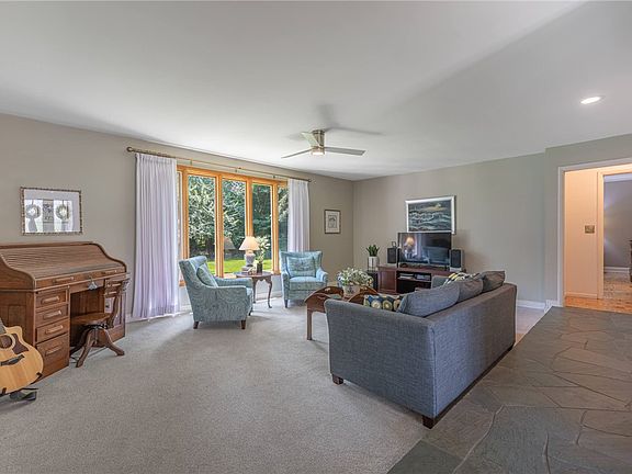 3rd image of 650 Winding Way