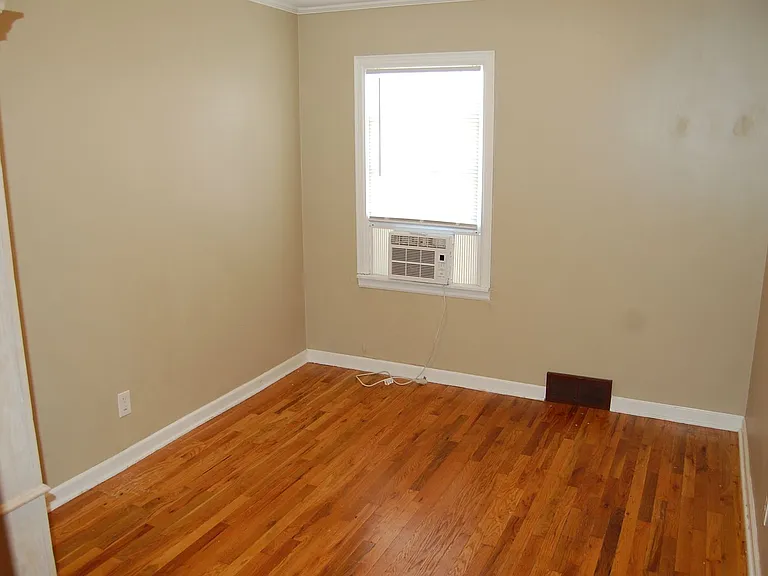 2620 Sumner St — Photo 9