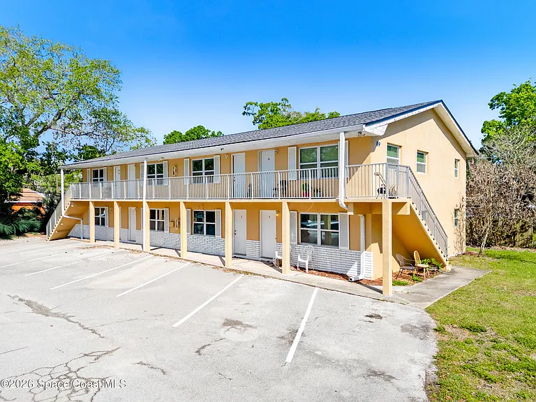 89 NW Irwin Ave #3 — Photo 9