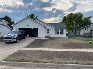 2803 Rocksbury Dr, Bloomington, IL 61705