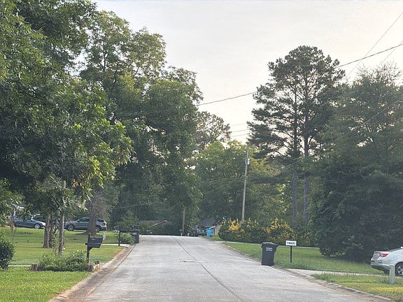 5th image of 611 Lakeridge Cir SE