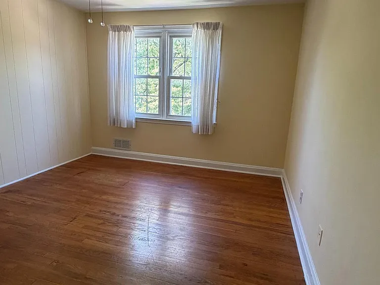 831 Bosley Ave — Photo 3