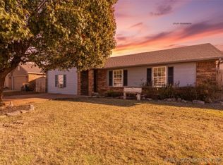 17715 S Santa Fe St, Mounds, OK 74047