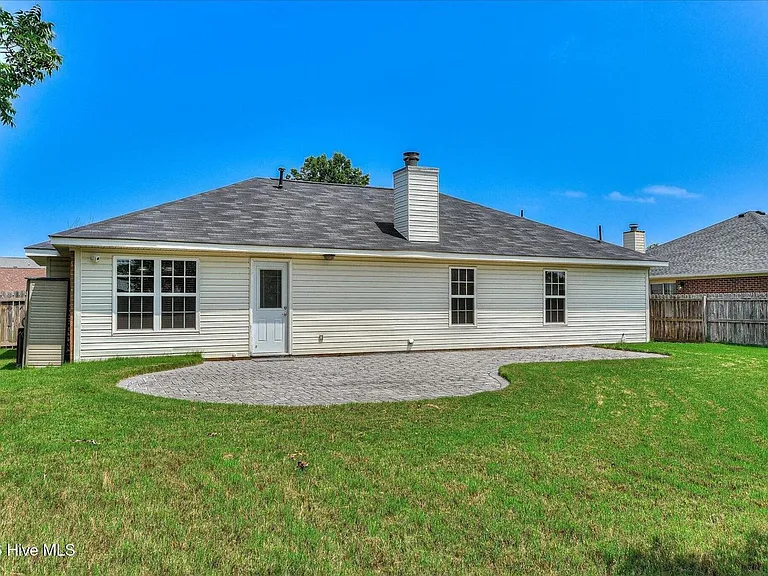 135 Summerfield Cir — Photo 20