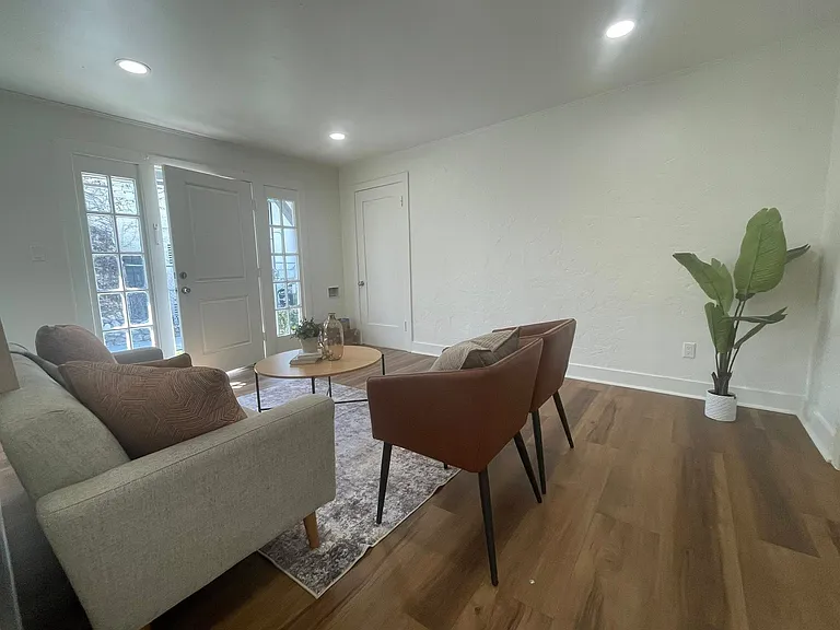 258 E Kingsley Ave #4 — Photo 2