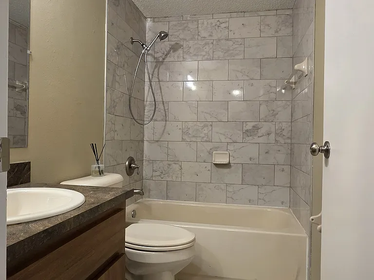 4908 Silver Oaks Vlg — Photo 15