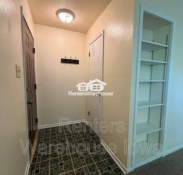 1215 Cummins Pkwy — Photo 2