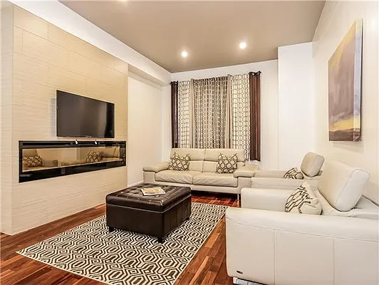 Sold by Avenue Sotheby's International Realty | media 11