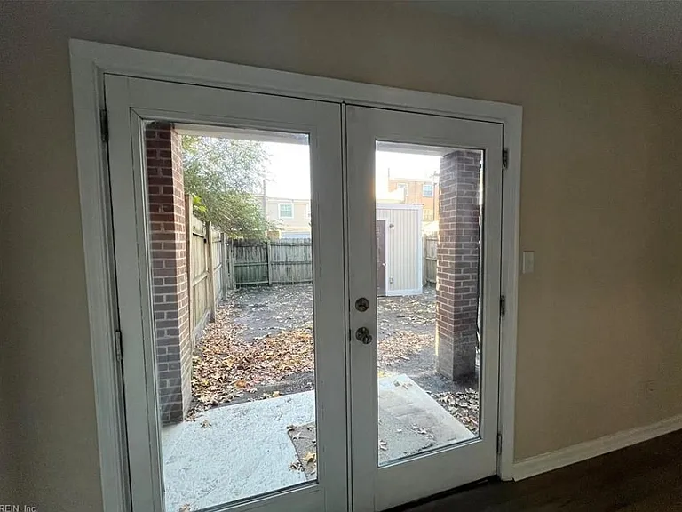 6505 Harvey Ct — Photo 7