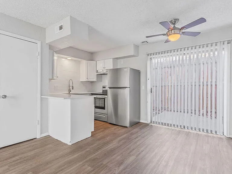401 NW 24th St — Photo 18