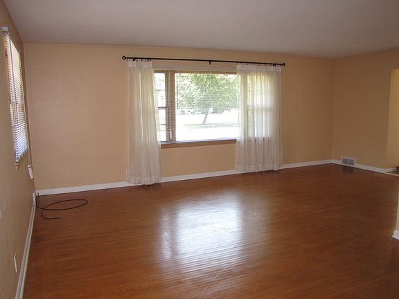 3rd image of 622 Catherine St