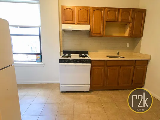 Rented by Realty 2000 Corp | media 15