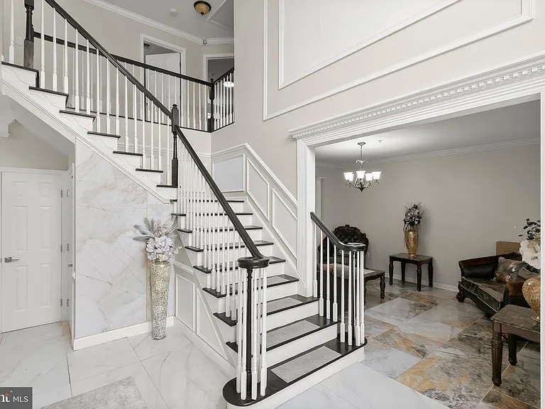 7202 Exbury Ct — Photo 4