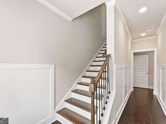 3rd image of 2020 Manor Pointe Dr #19