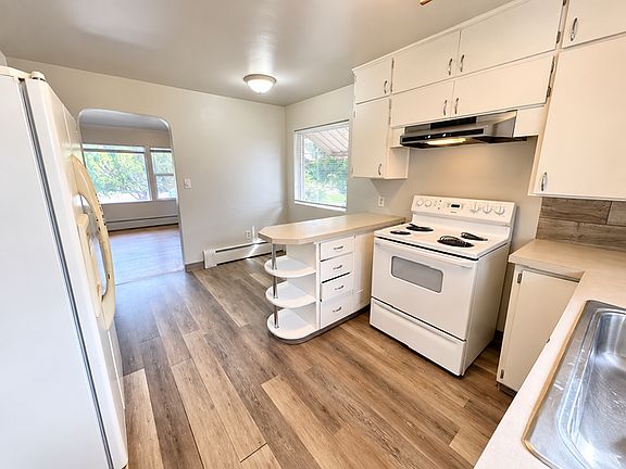 4th image of 335 Winther Blvd