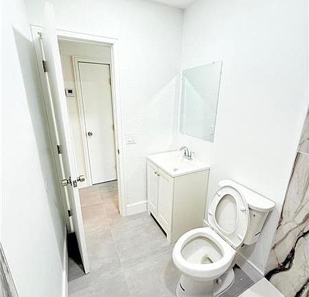 4th image of 2611 Nw St #21STREET