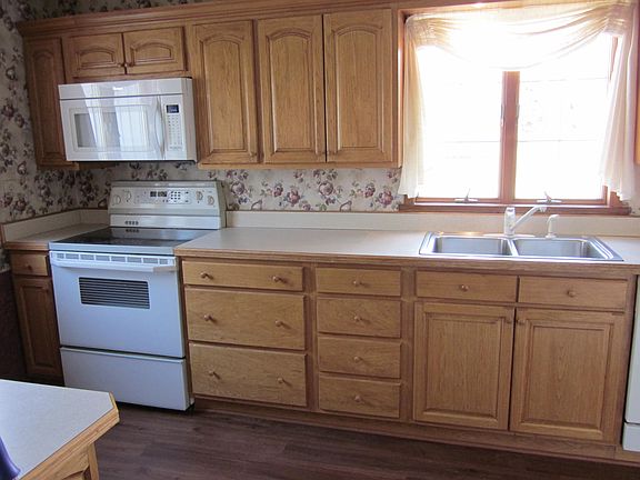Kitchen - hickory cabinets