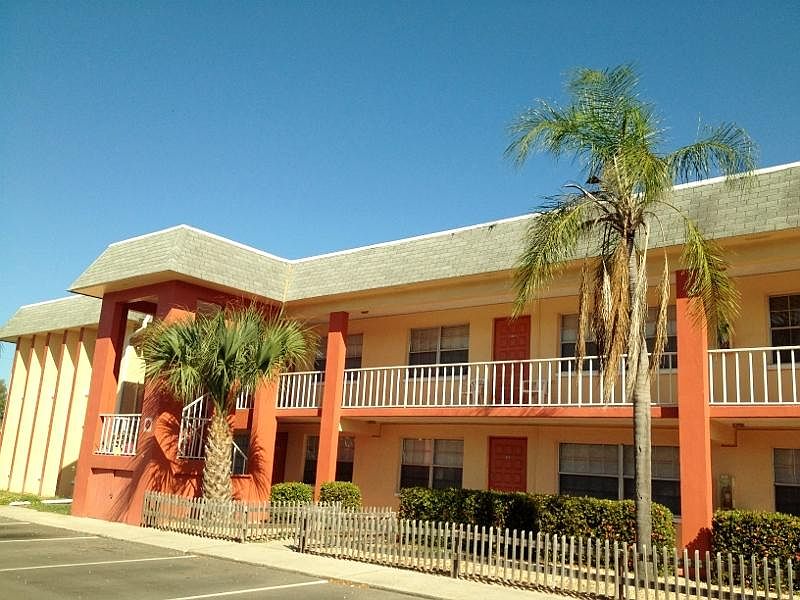 1st image of 3446 Gardenia Pl APT 202
